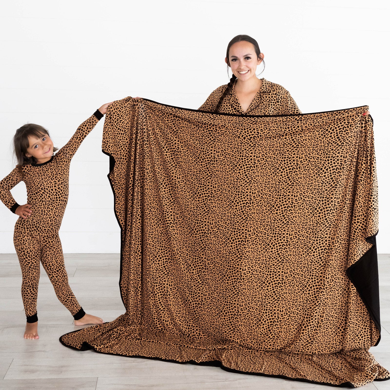 Classic Leopard Oversized Cloud Blanket®